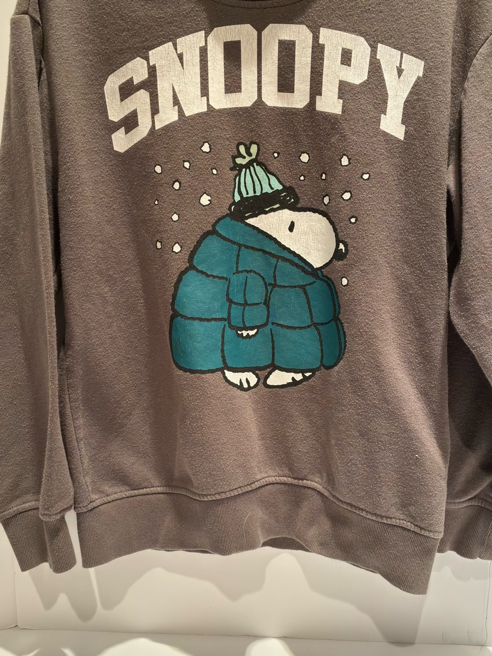 Snoopy Sweatshirt Size M - Walking in the Snow in Green Puffer Jacket, CUTE!!!
